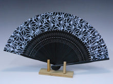 画像をギャラリービューアに読み込む, 婦人用夏扇子 「BAKI柄扇子」総BAKI柄 黒地(山武扇舗)