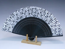 画像をギャラリービューアに読み込む, 婦人用夏扇子「BAKI柄扇子」総BAKI柄 白地(山武扇舗)