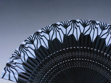 画像をギャラリービューアに読み込む, 婦人用夏扇子 「BAKI柄扇子」天BAKI柄 黒地(山武扇舗)