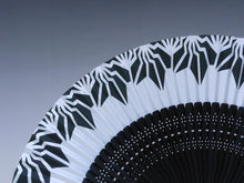 画像をギャラリービューアに読み込む, 婦人用夏扇子 「BAKI柄扇子」天BAKI柄 白地(山武扇舗)