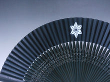 画像をギャラリービューアに読み込む, 紳士用夏扇子 「BAKI柄扇子」総BAKI柄 黒地(山武扇舗)