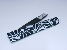 画像をギャラリービューアに読み込む, 紳士用夏扇子 「BAKI柄扇子」総BAKI柄 白地(山武扇舗)