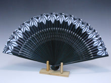 画像をギャラリービューアに読み込む, 紳士用夏扇子 「BAKI柄扇子」天BAKI柄 黒地(山武扇舗)