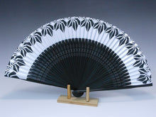 画像をギャラリービューアに読み込む, 紳士用夏扇子 「BAKI柄扇子」天BAKI柄 白地(山武扇舗)