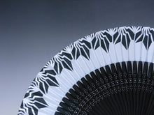 画像をギャラリービューアに読み込む, 紳士用夏扇子 「BAKI柄扇子」天BAKI柄 白地(山武扇舗)