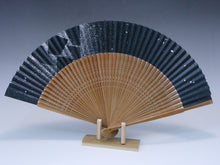 画像をギャラリービューアに読み込む, 紳士用夏扇子 箔動シリーズ 粉箔 黒(山武扇舗)