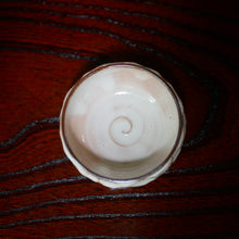 画像をギャラリービューアに読み込む, 面取りぐい吞み-紅白梅-(俊山窯)