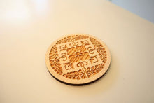 画像をギャラリービューアに読み込む, 家紋コースター(山田木工所)